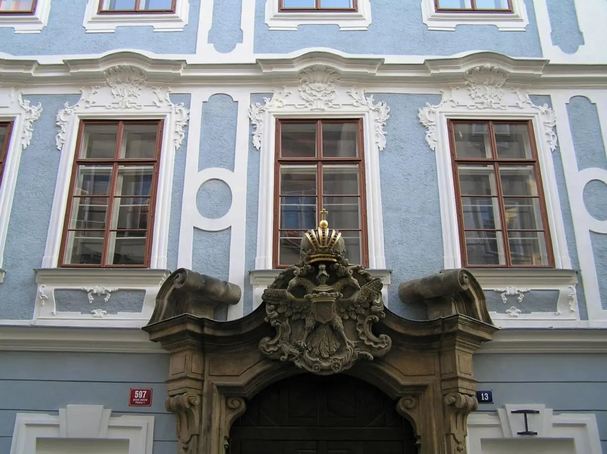 Vápenná fasádní barva HERBOL - MINERALFARBE zdobí ty nejvýznamnější zámky, kostely i paláce po celé republice (Praha, 2019)